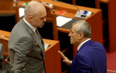 Opozita në protestë te Kuvendi, Rama takohet me Ruçin