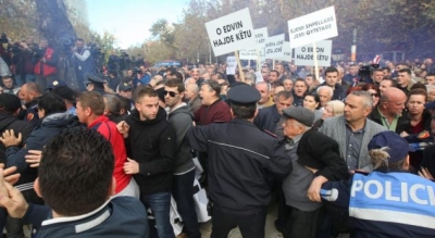 Habit policia, arreston edhe për protestën e sotme jo të dhunshme