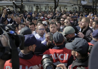 Gjykata e Tiranës mban në burg 3 nga protestuesit e arrestuar