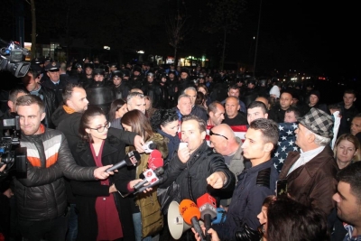 Çadra dhe ‘qëndresë’ pa afat, çfarë pritet të ndodhë nesër me protestën në Astir