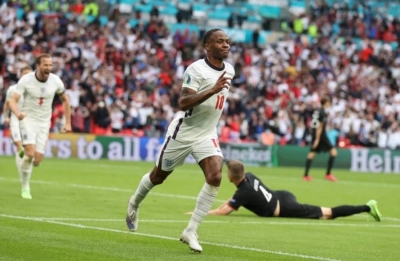 EURO 2020/ Shpërthen festa në &#039;Wembley&#039;, Sterling ndëshkon Gjermaninë