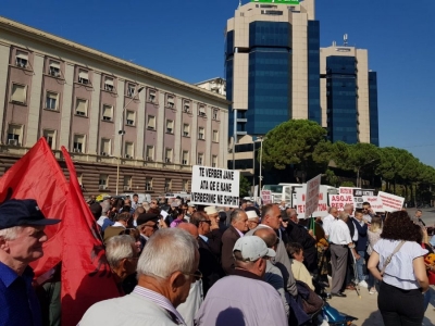 Protesta para kryeministrisë e shoqatës së të verbërve: Integrimi? Ku dhe për kë?