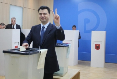Zëri i Amerikës: Opozita në Shqipëri bëhet gati për zgjedhje të parakohshme