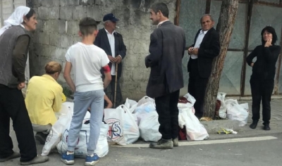 SKANDAL! Në ditën e parë të fushatës PS shpërndan ushqime me mbikëqyrjen e Bashkisë dhe policisë