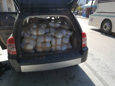 Foto/ Kapet me makinën plot me drogë në Greqi, arrestohet shqiptari