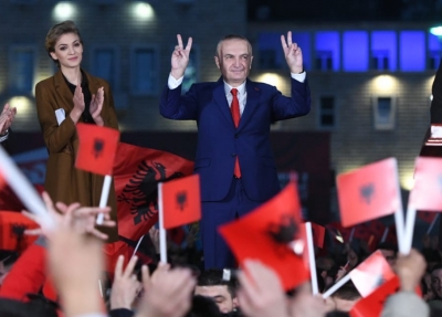 “Ulem në gjunjë para popullit dhe flamurit kuq e zi”, Presidenti Meta flet për grup puçist: Pinë si shushunja gjakun e popullit