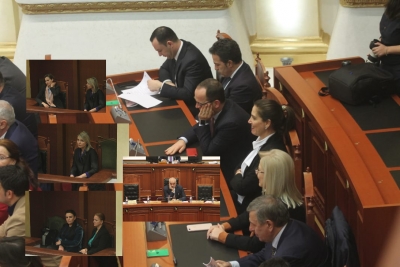 Foto-Galeri/ Të shkarkuarit bashkë, të rinjtë në lozhë, Ramën e zë koka
