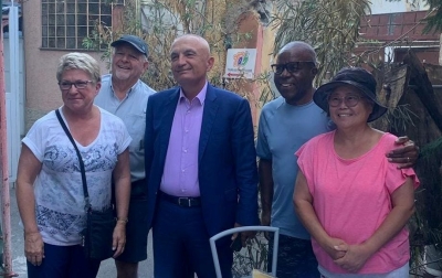 Presidenti Meta me turistë të huaj në “Sofrën Kolonjare”