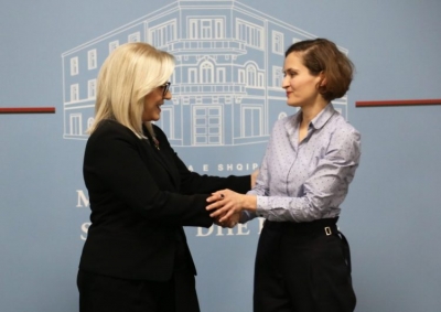Ja gratë e Ramës në arsim që harxhojnë mijëra euro për fluturime