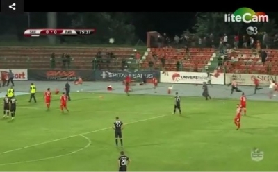VIDEO/ E rëndë në Korçë, ndërpritet ndeshja Skënderbeu-Partizani