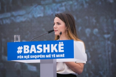 Vajza e Azem Hajdarit, gati të dorëzojë mandatin për t&#039;iu bashkuar studentëve