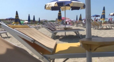 (video) Ndodhemi në pikun e sezonit turistik, por plazhet në Shqipëri janë bosh