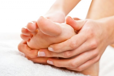 Ngërçi i gishtave të këmbës – Pse ndodh dhe si ta trajtoni