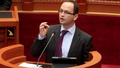 “Po përjetojmë krizë vlerash” Bushati kritik në parlament: Mpirja sjell mungesën e shpresës