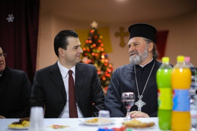 Basha uron Krishtlindjen nga kisha e Shën Palit në Durrës