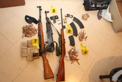 Armë dhe municione në banesë, arrestohet 58-vjeçari në Vlorë