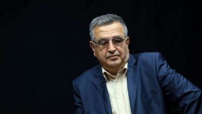 Gazetari &#039;i&#039;a plas&#039; në sy Fatos Klosit: Në asnjë vend Shefi i Shërbimit nuk del për të bërë temena nëpër emisione