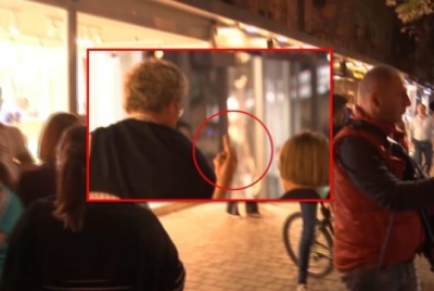 Borchard i nxjerr gishtin e mesit grave, aktivistja: &#039;Fuck you&#039; shërbëtor i qeverisë kriminale