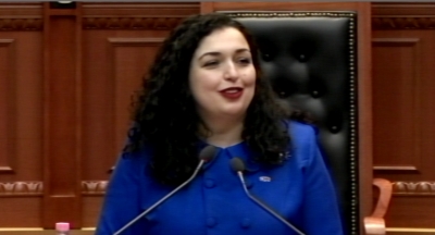 Vjosa Osmani nga Kuvendin: Shqipëria, ëndrra jonë e përbashkët. Kosova s’mund të shpërblejë Serbinë me territore