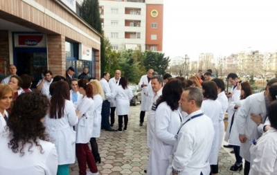 Mosnjohja e diplomave, Shoqata e infermierëve: Do të nënshkruajmë peticion!