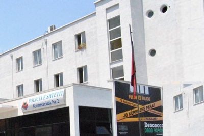 Zhduket nëna me dy fëmijë, burri denoncon në Polici