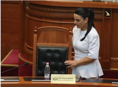 SPAK zbarkon në ministrinë e Ballukut, sekuestron dosje e celularë