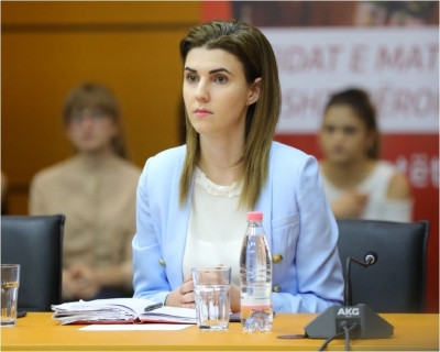 Ministrja nuk pranoi të bëhej pjesë e Komisionit të Edukimit, reagon deputetja: Nuk do ndalem ...
