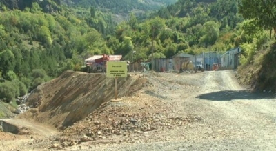 Grabitën me armë minierën, arrestohet një person, një në kërkim
