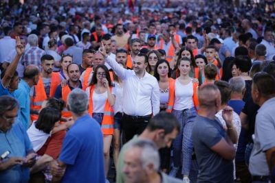 Marshimi epik i qëndrestarëve të Unazës së re drejt protestës madhështore të opozitës