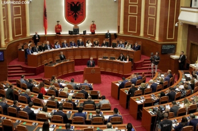 DW: Kriza politike vazhdon, dialogu duket i vështirë