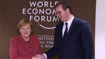 Takimi në Berlin, Merkel pritet t’i prezantojë Vuçiçit “planin për Kosovën”. Çfarë shkruajnë mediat serbe