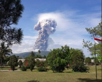 Fatkeqësitë natyrore vazhdojnë të godazin Indonezinë (Video)