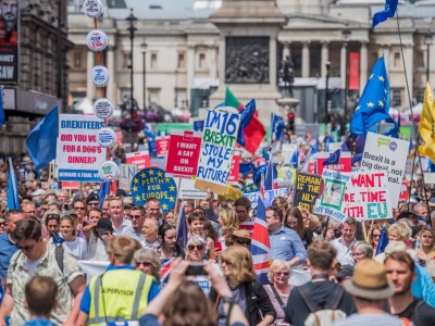 Mbi 100 mijë britanikë në protestë kundër Brexit