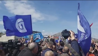 Shkodranët i dalin përpara në rrugë Bashës, flamuj e thirrje “Rama ik”