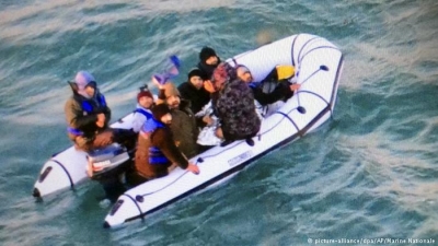 Franca do të ndalë refugjatët në Kanalin e La Manshit