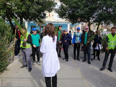 ”Çfarë turpi?!!”, shkolla e rrënuar, në oborr u mbollën pemë për vizitën e ministres
