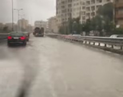 Video/ Shiu përmbyt Durrësin