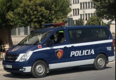 Me plagë në kokë, i riu në luftë me jetën në spital. Policia jep detajet