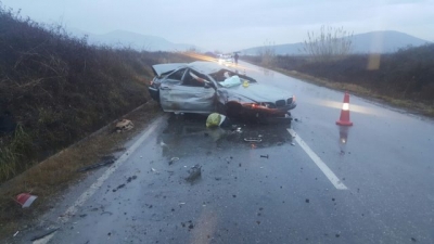 Aksident në Elbasan, 26-vjeçari në gjendje të rëndë