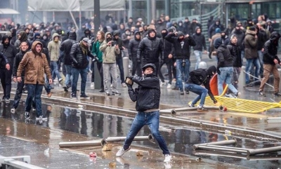 Tension në Bruksel, protesta kundër paktit për emigracionin