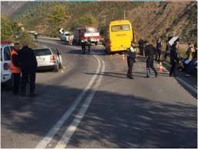 Aksident në Elbasan/ Vdes gruaja, i biri në gjendje të rënduar emocionale