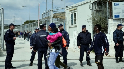 Policia greke aksion masiv, arreston dhjetëra emigrantë