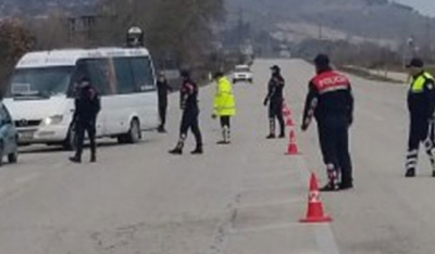 Protesta sot:Policia &#039;blindon&#039; hyrjet drejt Tiranës, ngrihen postblloqe në disa akse