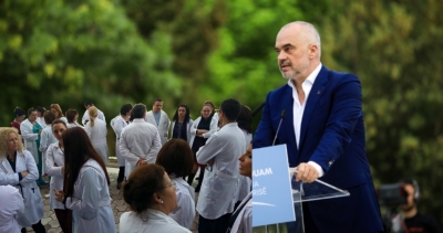 Dhunimi i mjekëve/ Berisha thirrje bluzave të bardha: Ngrini zërin kundër kakistokracisë