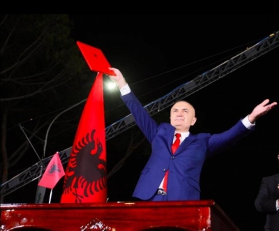 Meta: Patriotizmi, gjaku i derdhur për Flamur, pishtari që na ndriçon mendjet dhe udhën e duhur!
