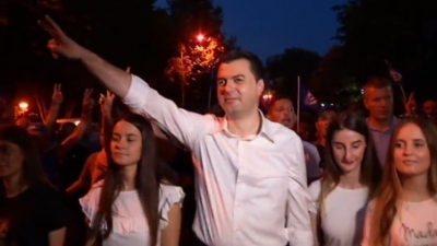 VIDEO/ Nis protesta e opozitës, Basha i bashkohet shqiptarëve para kryeministrisë