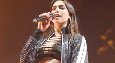 I hedhin flamurin rus në skenë, Dua Lipa mahnit me veprimin e saj