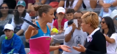 Video/ Nuk përmbahet tenistja çeke, shikoni si shfryhet ndaj gjyqtares