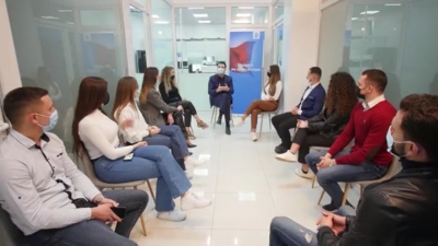 LIVE/Basha,bashkëbisedim me studentë të mjekësisë