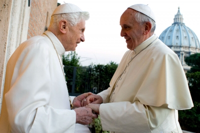 Papa Ratzinger sulmon Kishën dhe Evropën: “Po humb rrënjët e krishtera”